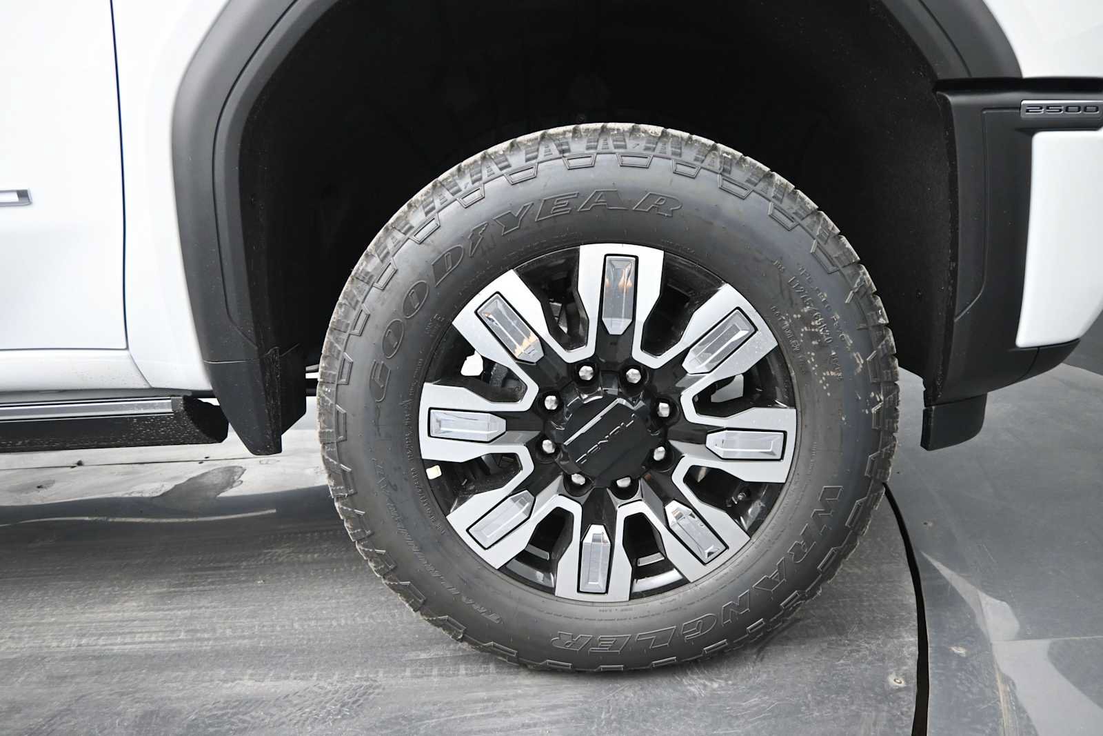 New 2026 GMC Sierra 2500 Denali w/ Denali Reserve Package AWD/4WD image 10