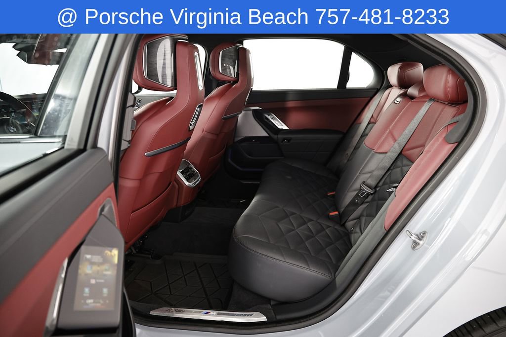 Used 2023 BMW 740i w/ Parking Assistance Package image 30
