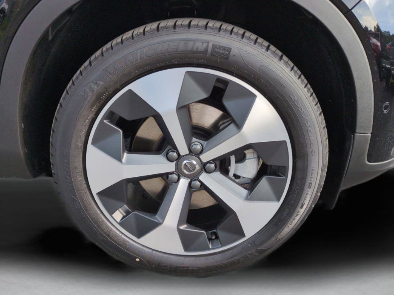 New 2025 Volvo XC40 B5 Plus w/ Protection Package Premier image 28