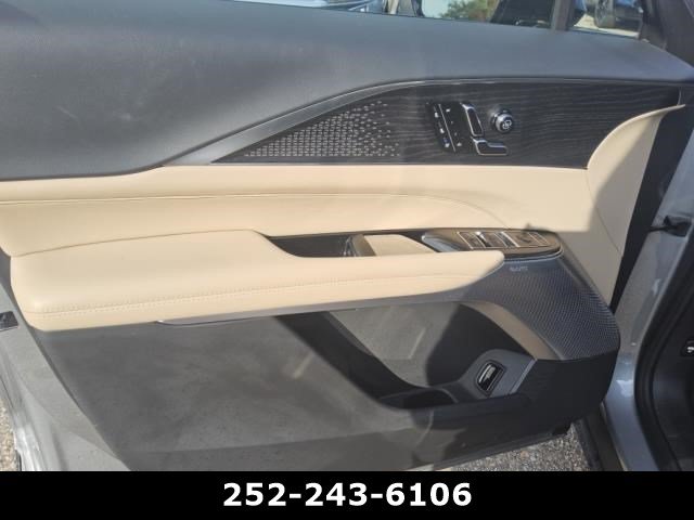 Used 2026 Cadillac Lyriq Signature Luxury AWD/4WD image 14