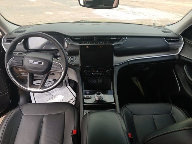 Used 2023 Jeep Grand Cherokee Limited w/ Black Appearance Package AWD/4WD image 38