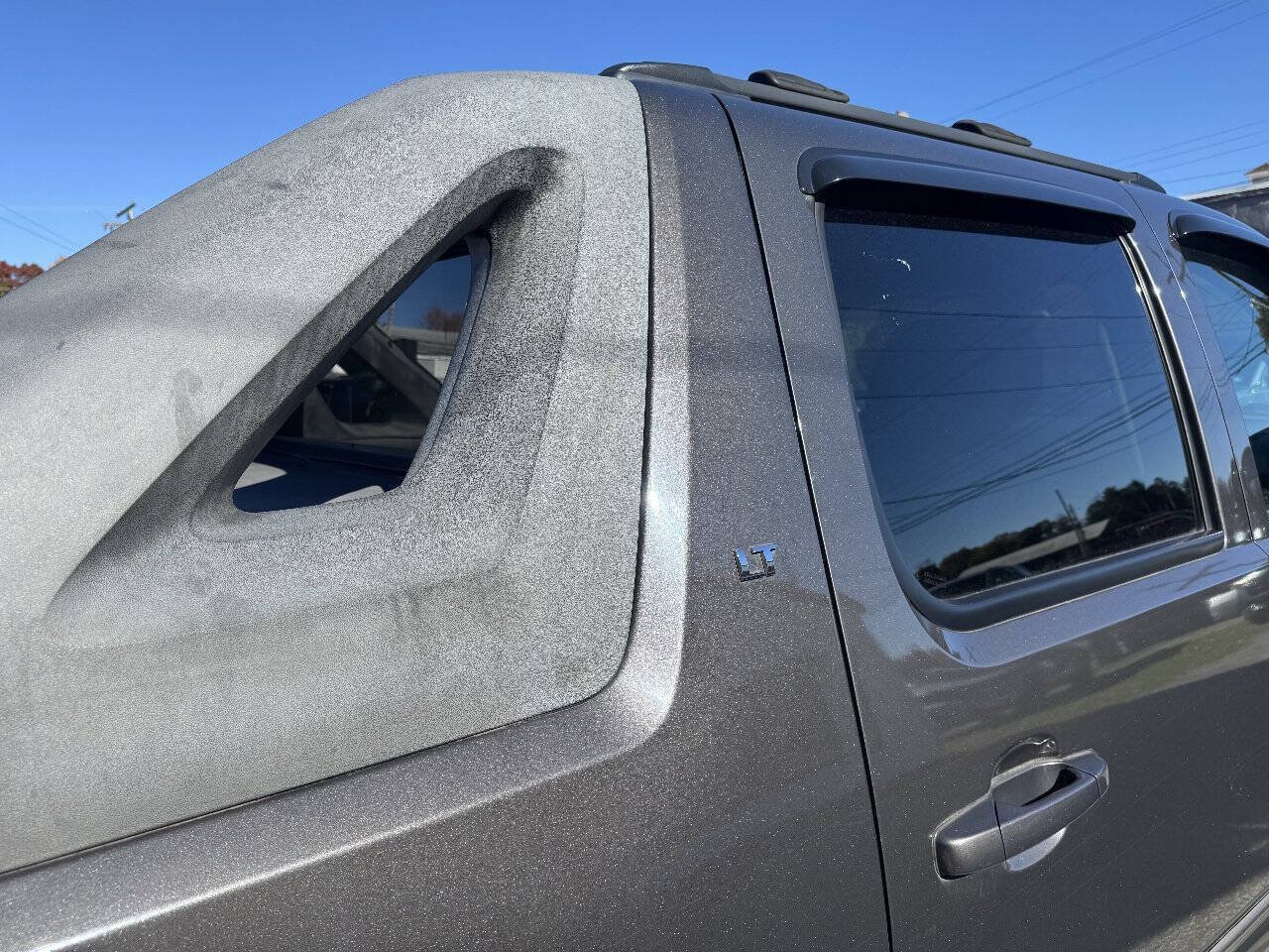 Used 2011 Chevrolet Avalanche LT AWD/4WD image 17