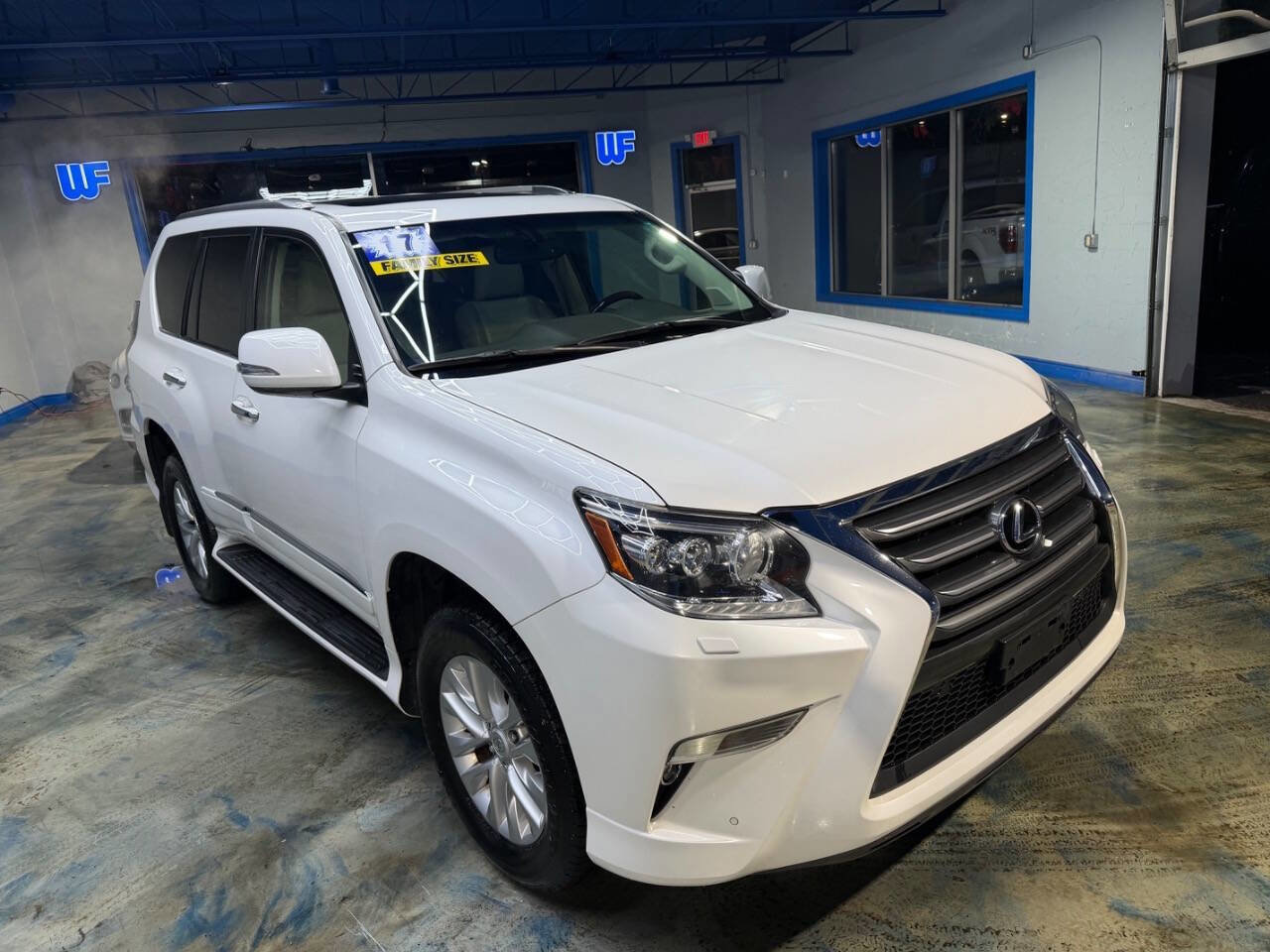Used 2017 Lexus GX 460 Premium w/ Premium Package image 7