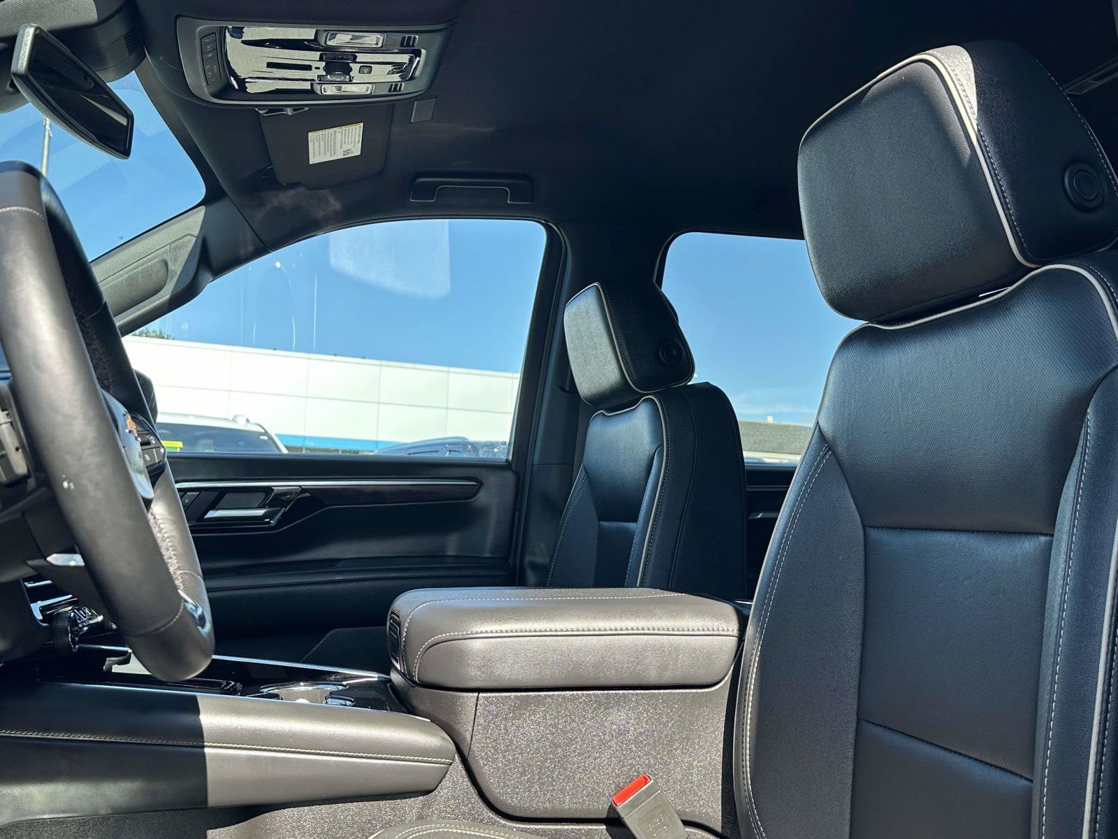 Used 2026 Chevrolet Suburban Premier AWD/4WD image 23