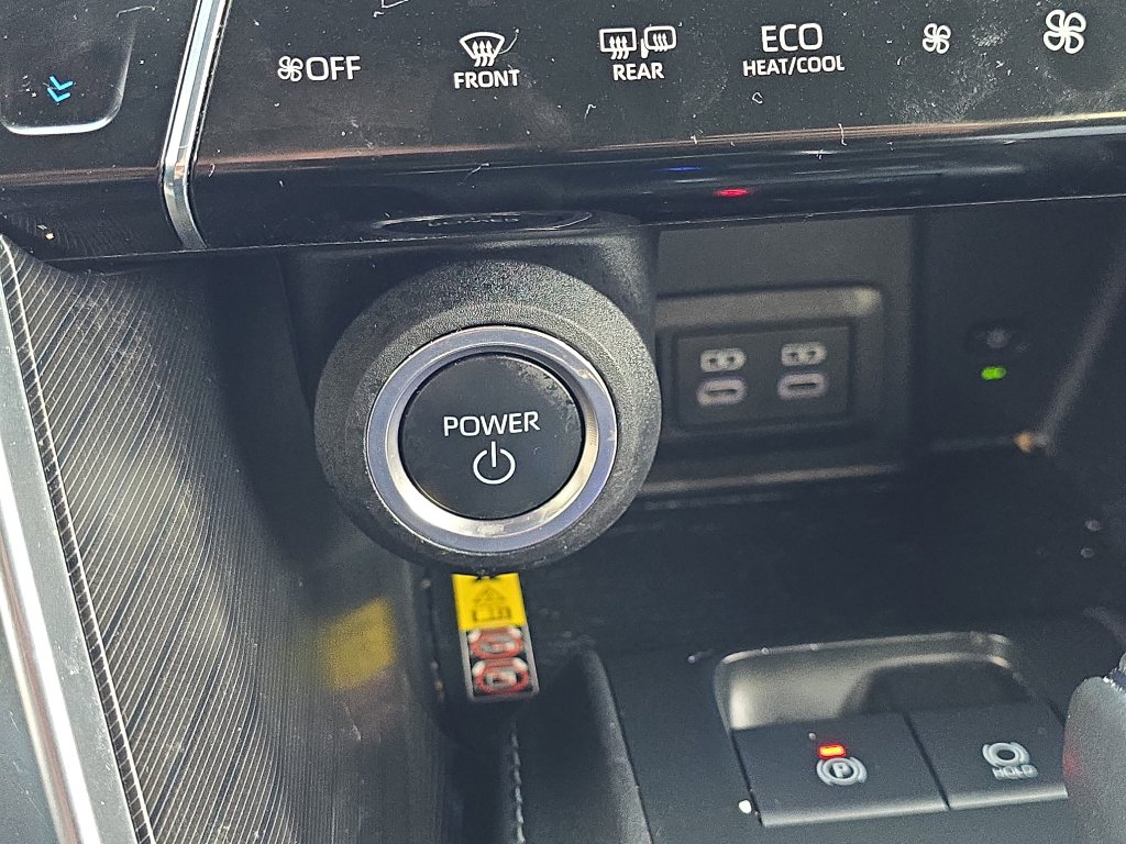 Certified 2023 Toyota Venza XLE image 29