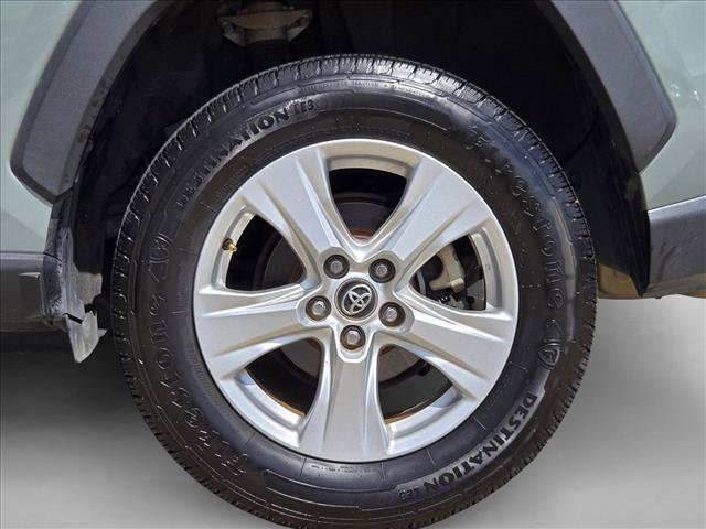 Used 2020 Toyota RAV4 XLE w/ Convenience Package FWD image 21