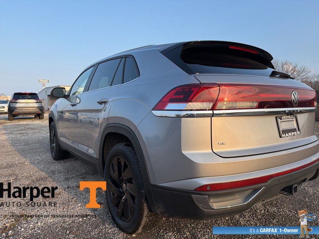 Used 2025 Volkswagen Atlas Cross Sport SE w/ Panoramic Sunroof Package image 3