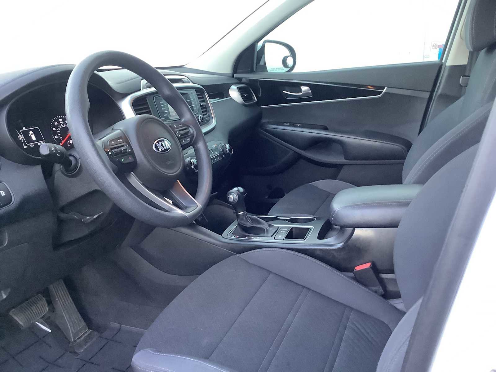 Used 2017 Kia Sorento AWD image 3