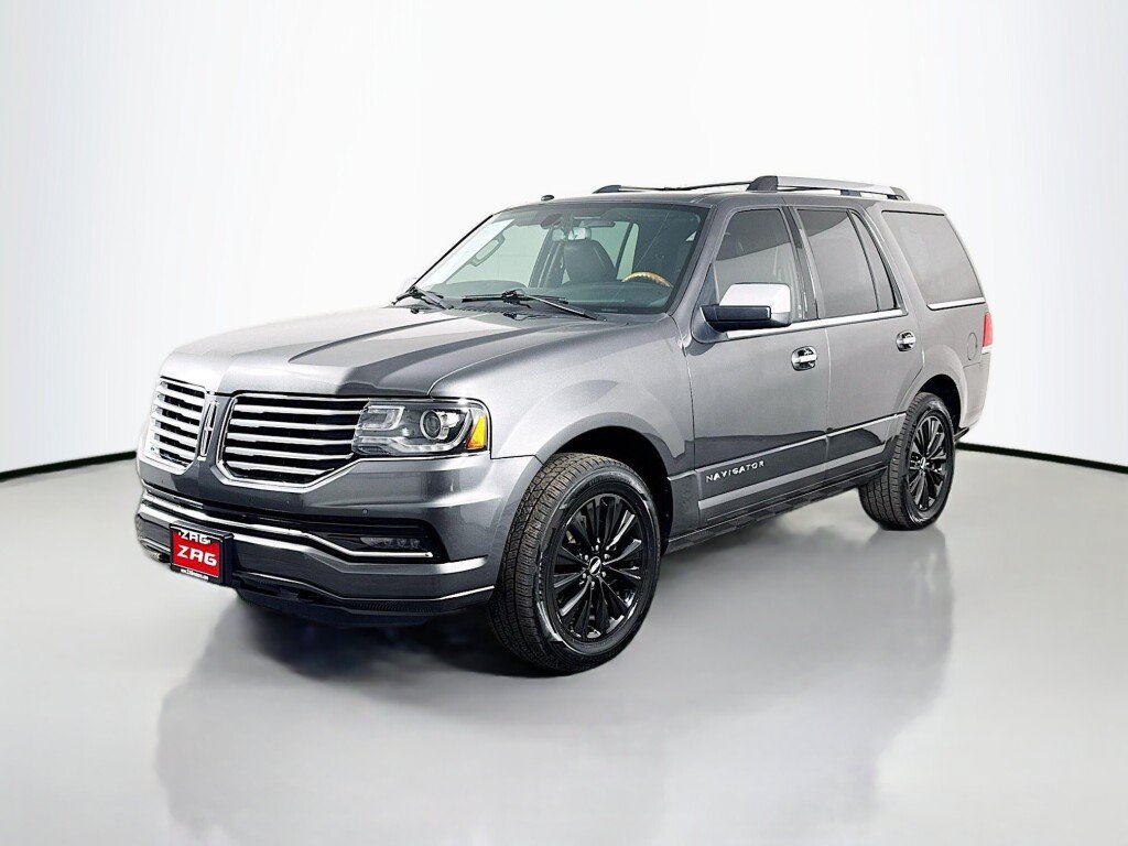 Used 2016 Lincoln Navigator Select RWD image 1