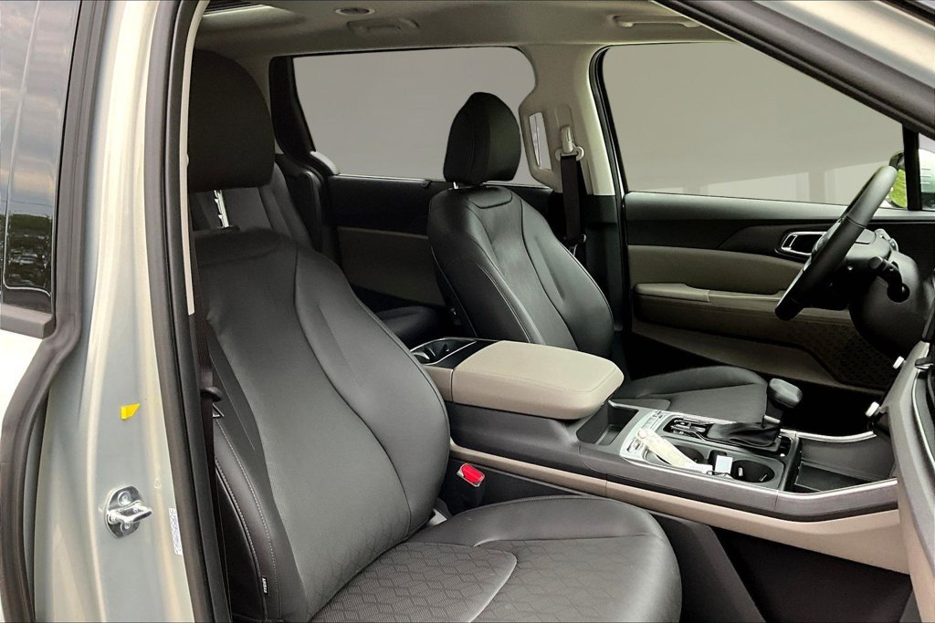 New 2027 Kia Carnival SX FWD image 11