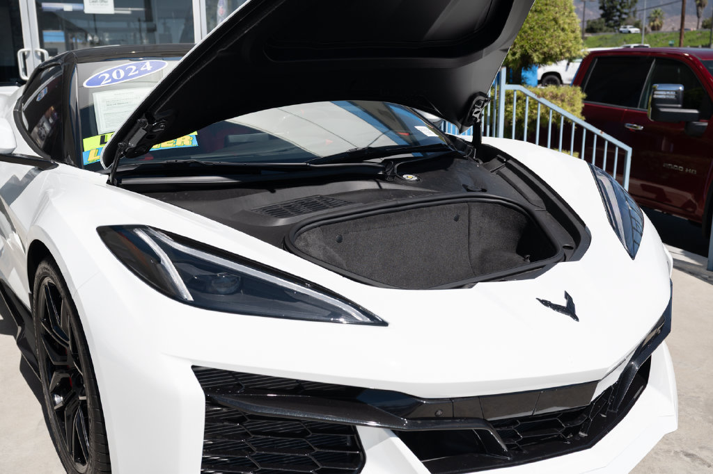 Used 2024 Chevrolet Corvette Z06 w/ Stealth Interior Trim Package RWD image 7