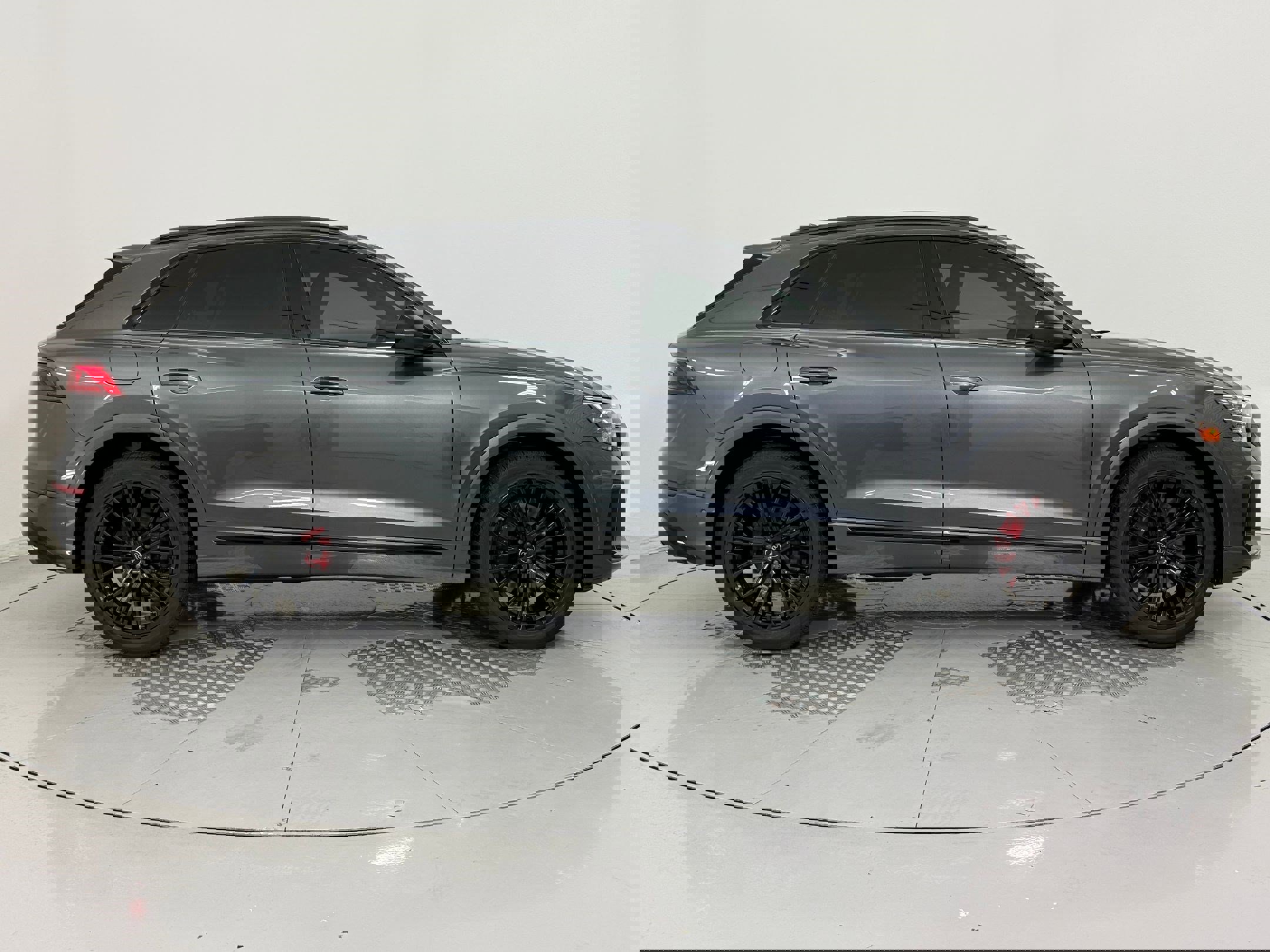 New 2026 Audi SQ8 Prestige image 8