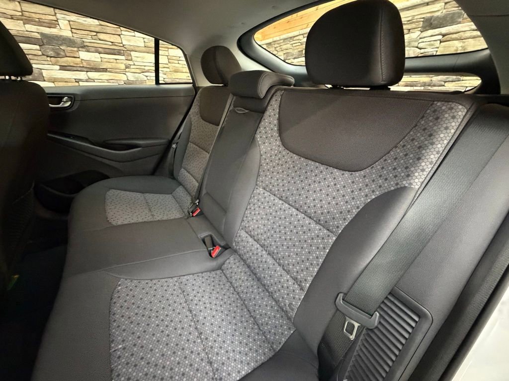 Used 2019 Hyundai Ioniq Plug-In Hybrid image 28