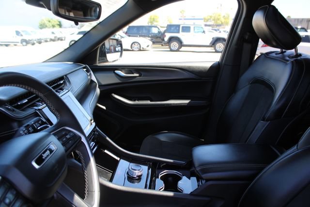 Used 2023 Jeep Grand Cherokee L Laredo AWD/4WD image 40