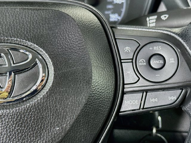 Used 2025 Toyota Corolla LE FWD image 12