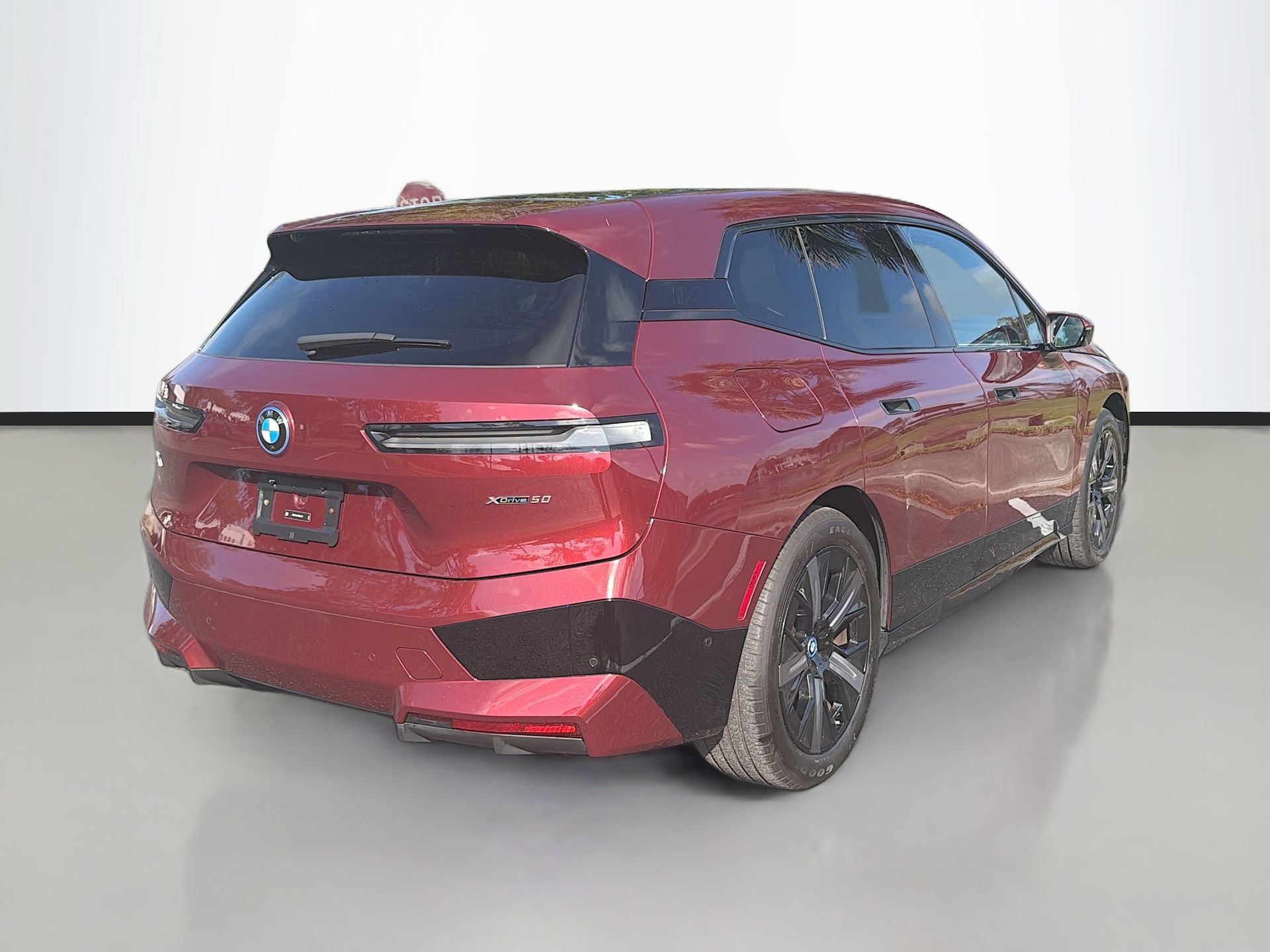 Certified 2025 BMW iX xDrive50 w/ Premium Package image 4