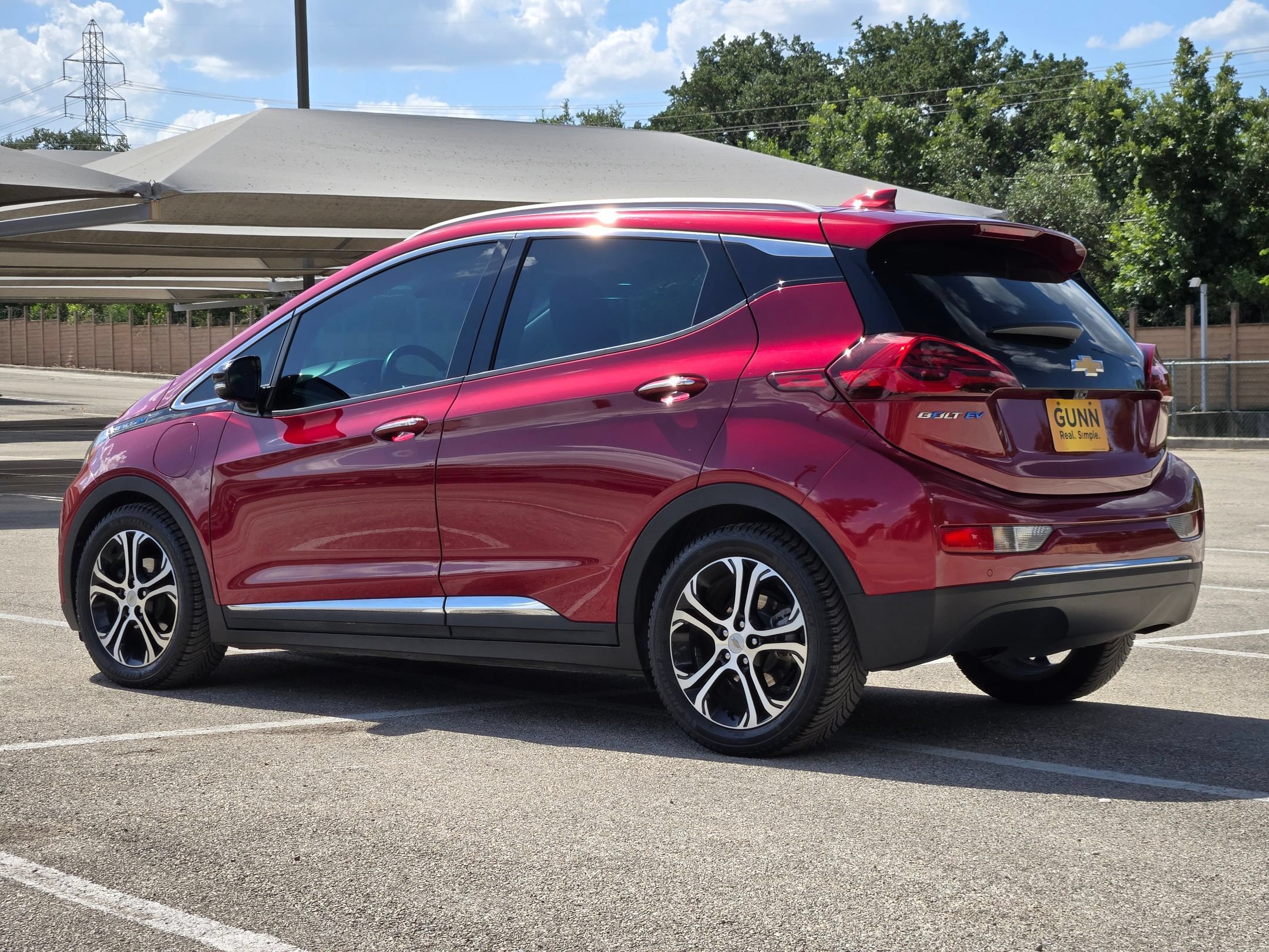 Used 2019 Chevrolet Bolt Premier w/ Infotainment Package FWD image 6