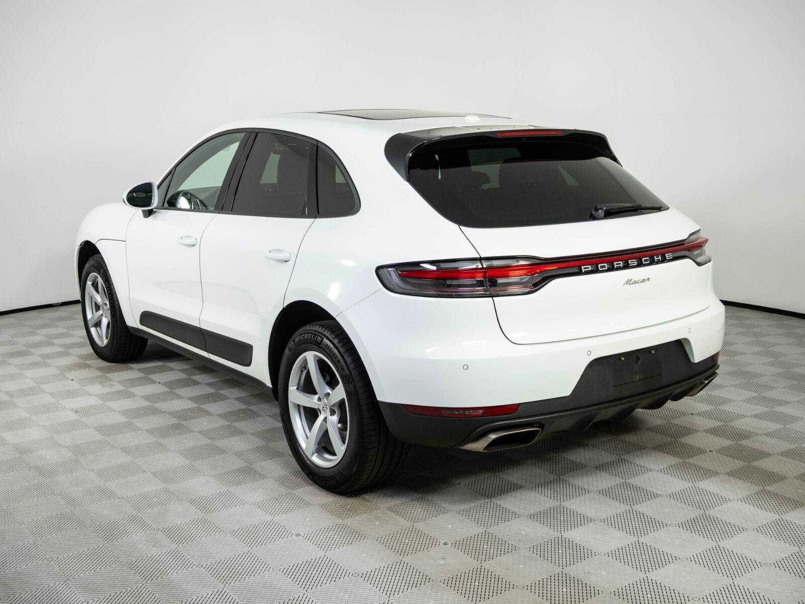 Used 2021 Porsche Macan AWD/4WD image 3
