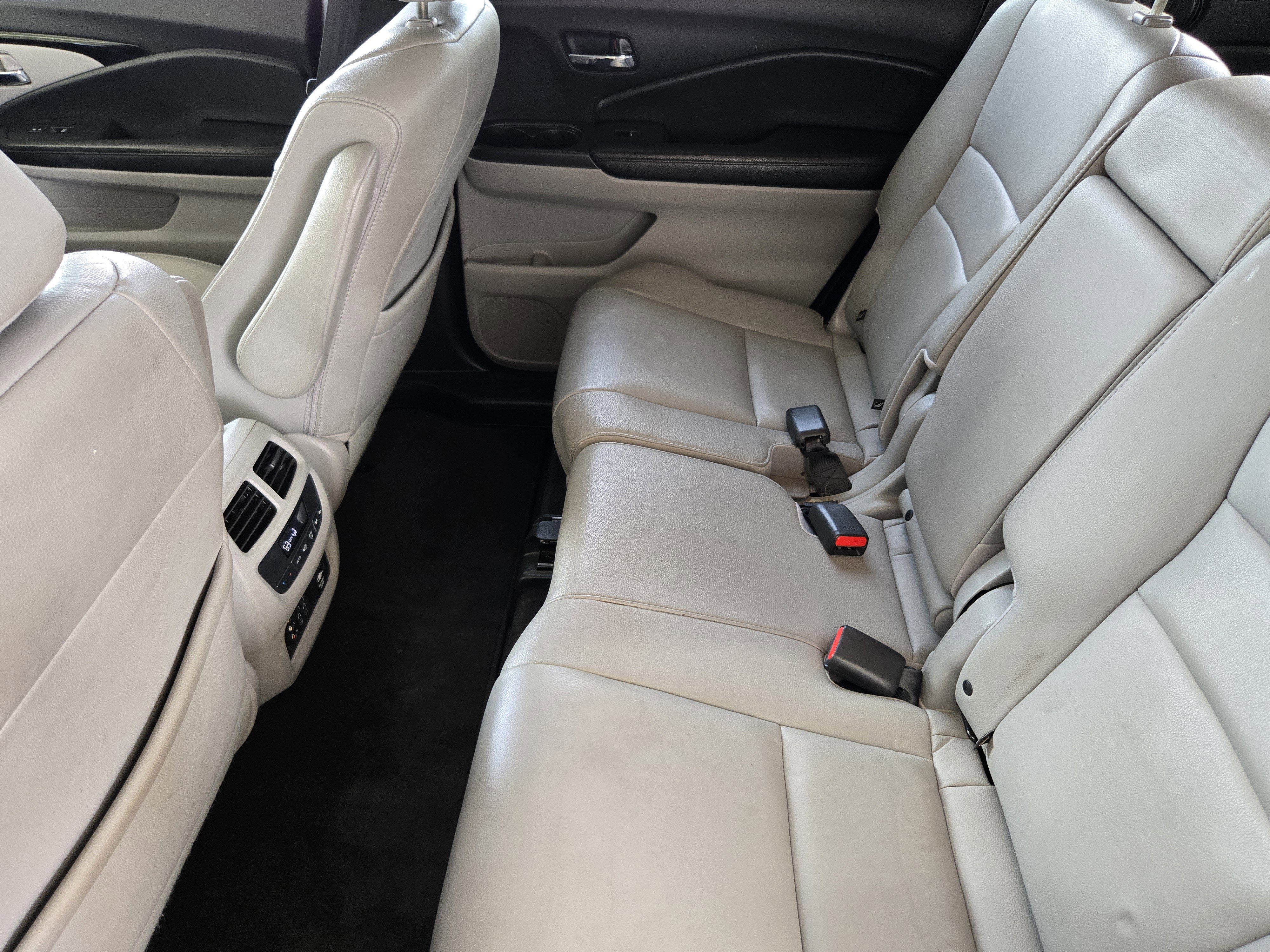 Used 2017 Honda Pilot Touring image 22