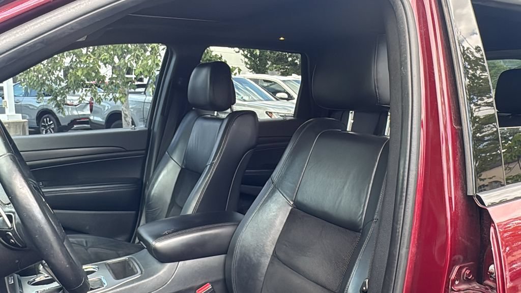 Used 2017 Jeep Grand Cherokee Altitude AWD/4WD image 10