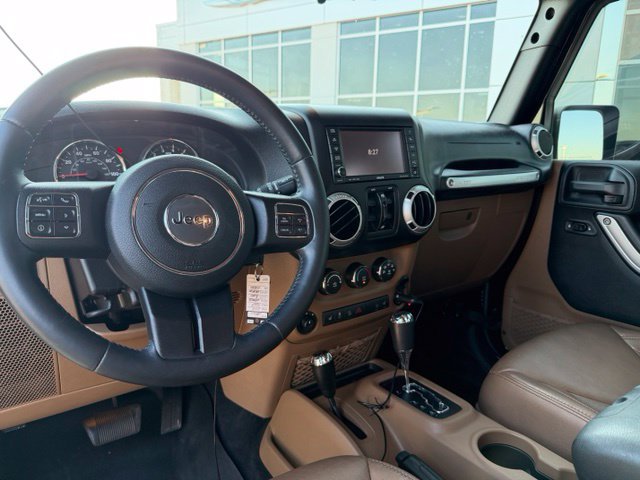 Used 2015 Jeep Wrangler Unlimited Rubicon w/ Connectivity Group AWD/4WD image 12