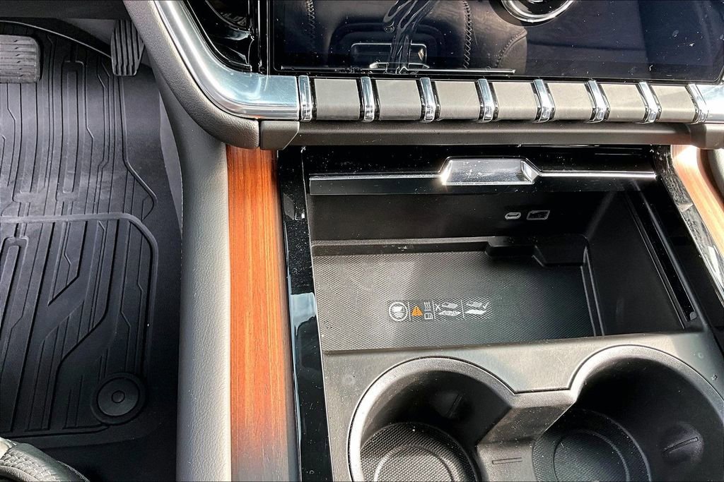 Used 2025 GMC Yukon XL Denali image 15