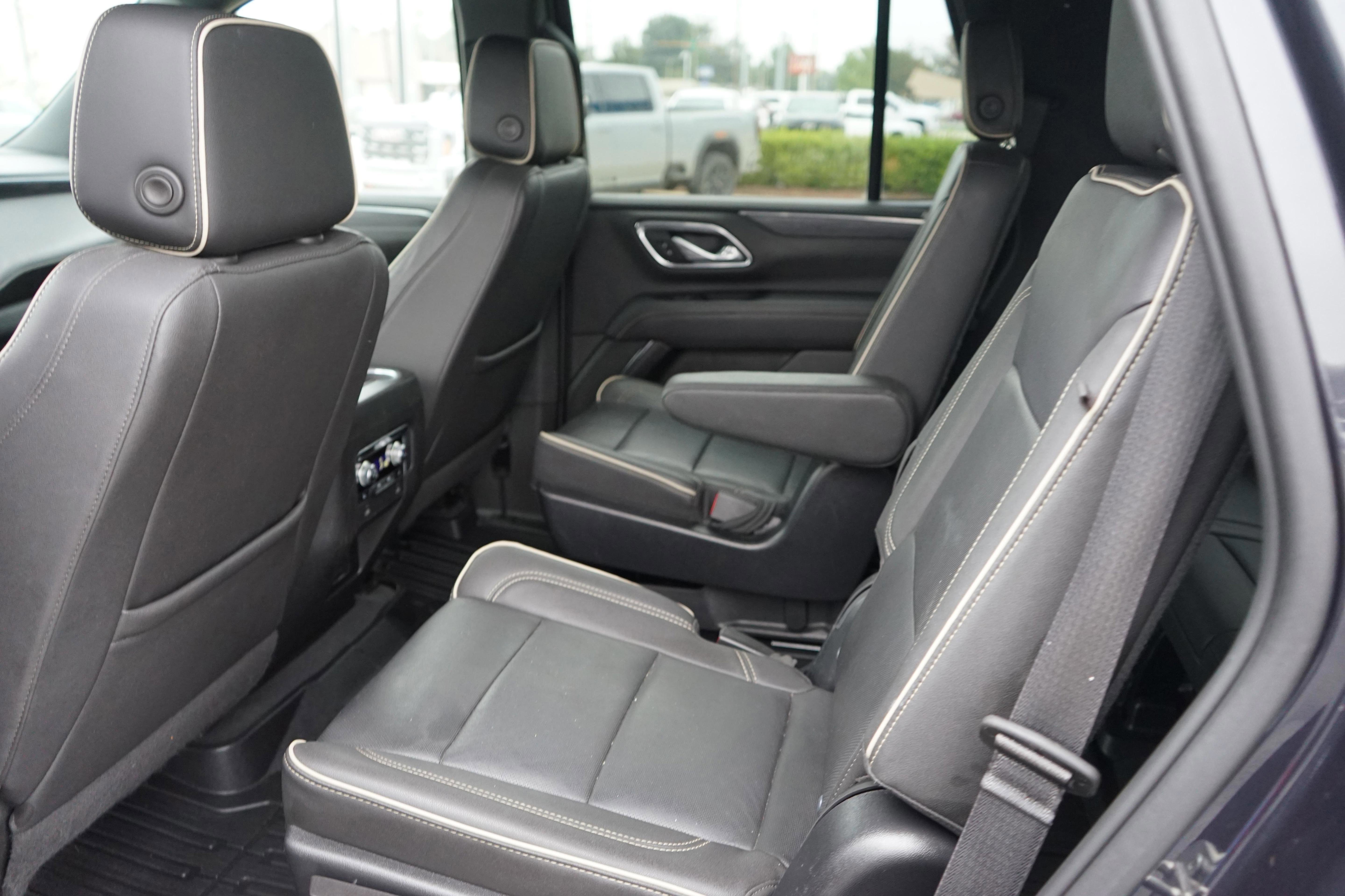 Used 2023 GMC Yukon SLT w/ SLT Premium Package AWD/4WD image 19