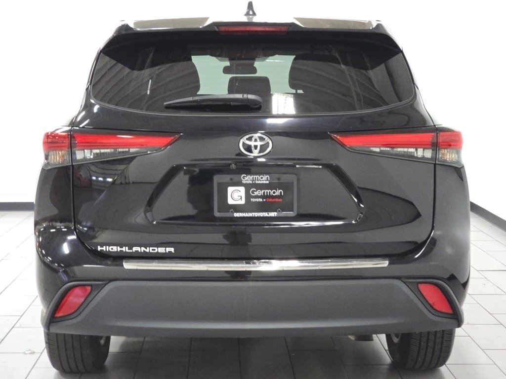 Certified 2023 Toyota Highlander L image 17