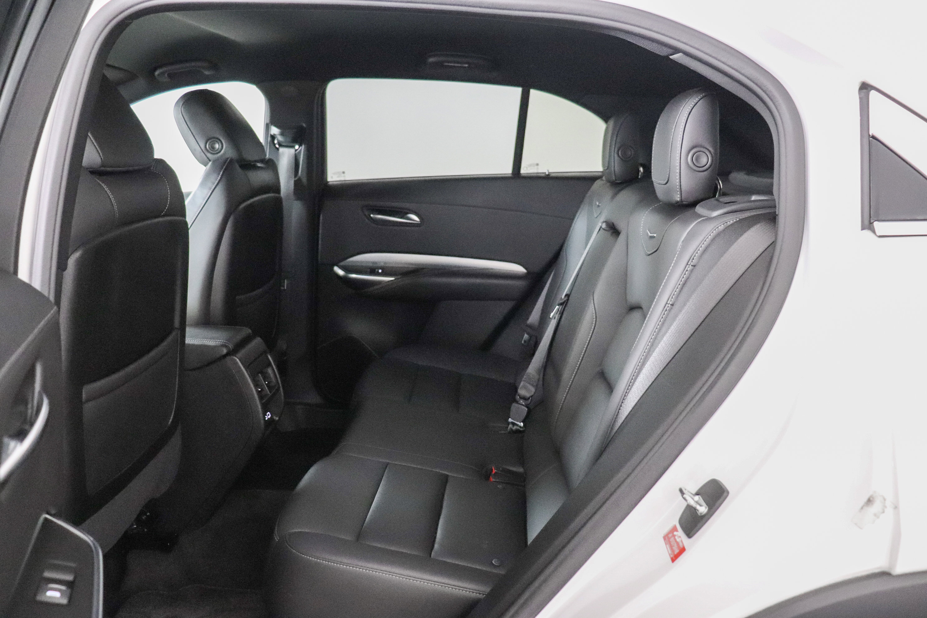 Used 2022 Cadillac XT4 Premium Luxury w/ Enhanced Visibility Package AWD/4WD image 18