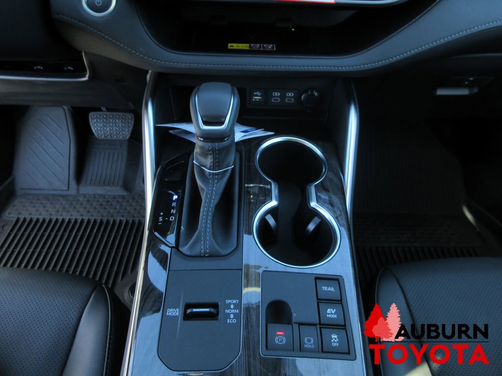 New 2026 Toyota Highlander Platinum image 16