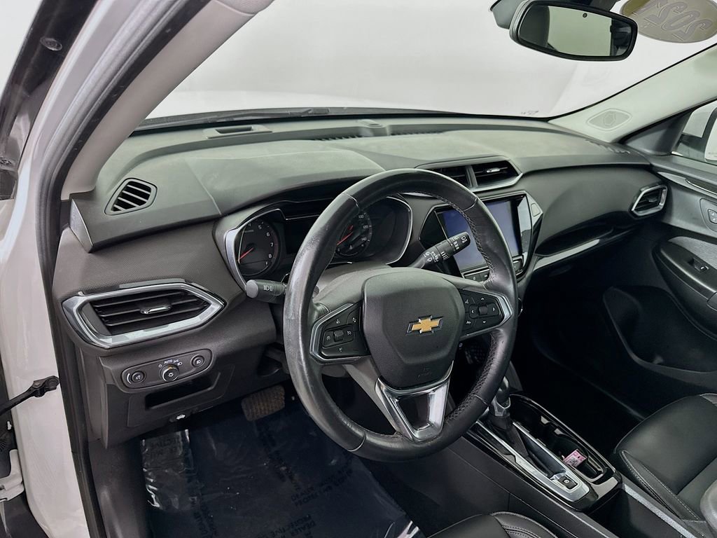 Used 2021 Chevrolet TrailBlazer LT w/ Premium Seating Package FWD image 15