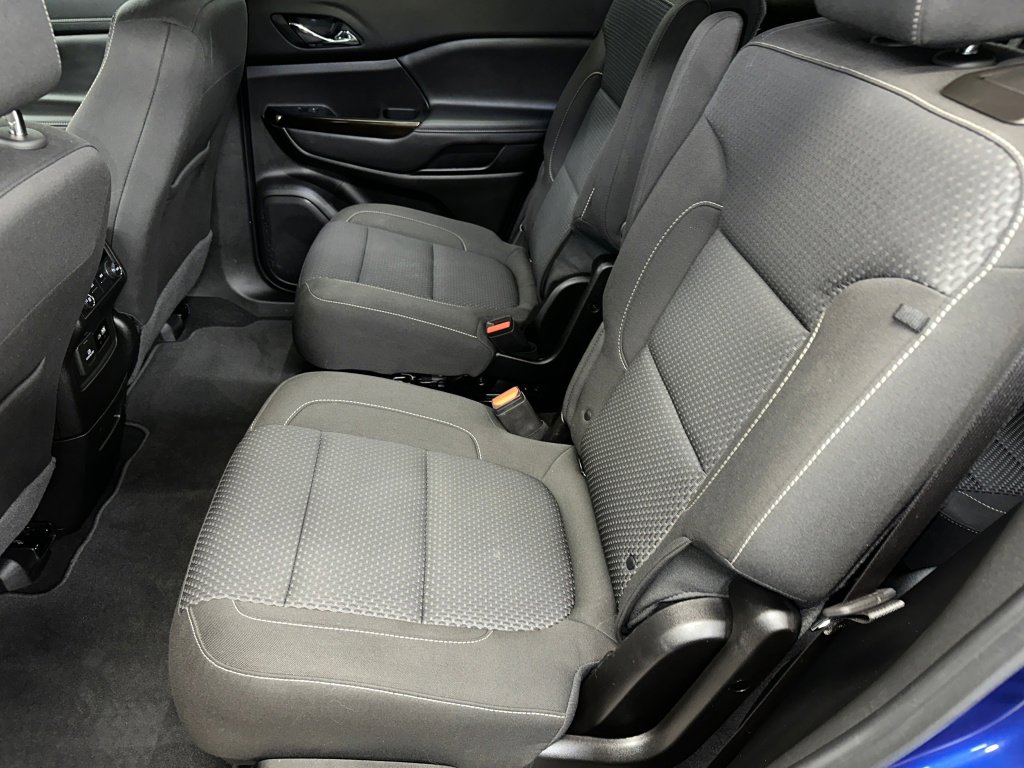 Certified 2023 GMC Acadia SLE w/ Driver Convenience Package image 18