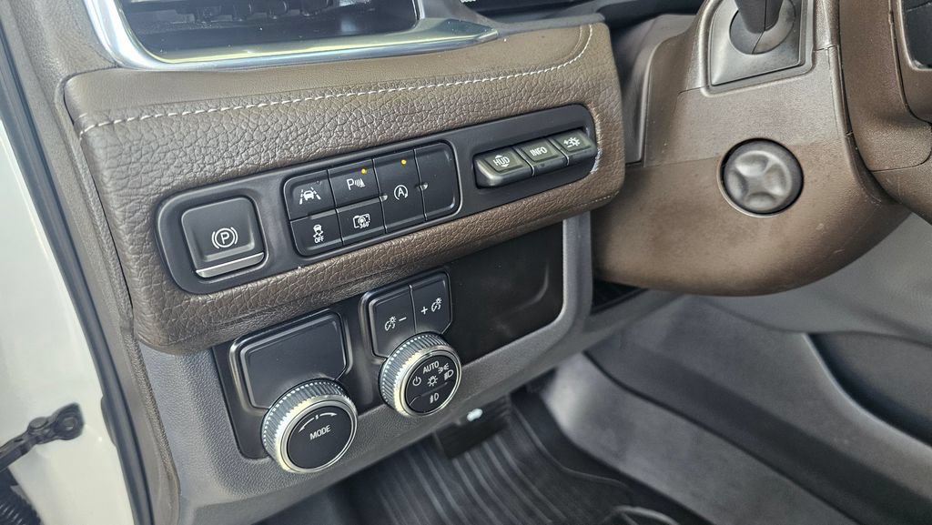 Used 2023 GMC Yukon Denali RWD image 11