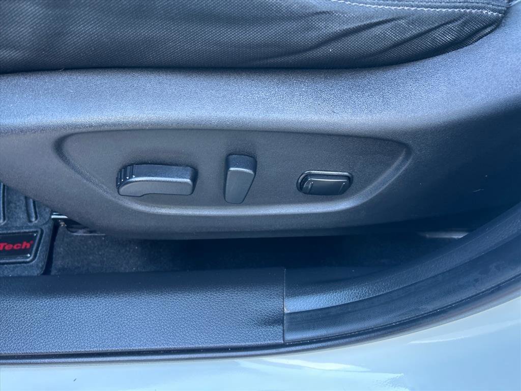 Used 2018 Nissan Rogue SV image 17