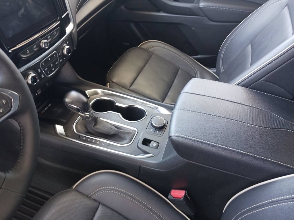 Used 2022 Chevrolet Traverse Premier FWD image 11