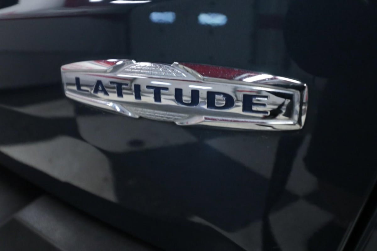 Used 2022 Jeep Renegade Latitude AWD/4WD image 31