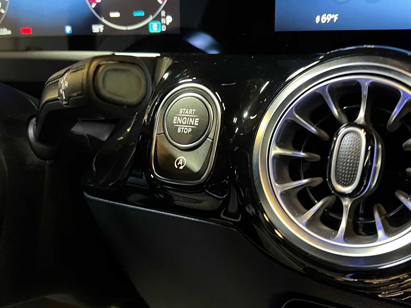 Used 2025 Mercedes-Benz GLA 250 4MATIC image 31