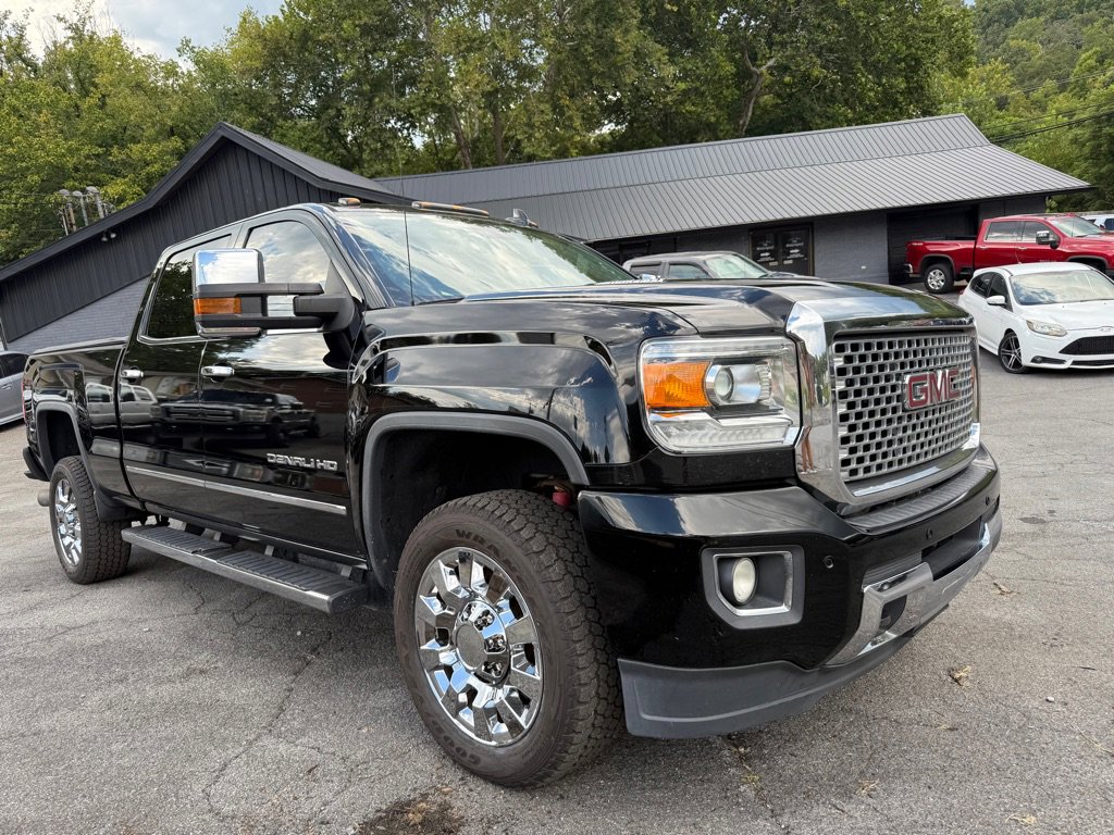 Used 2015 GMC Sierra 2500 Denali w/ Duramax Plus Package image 2
