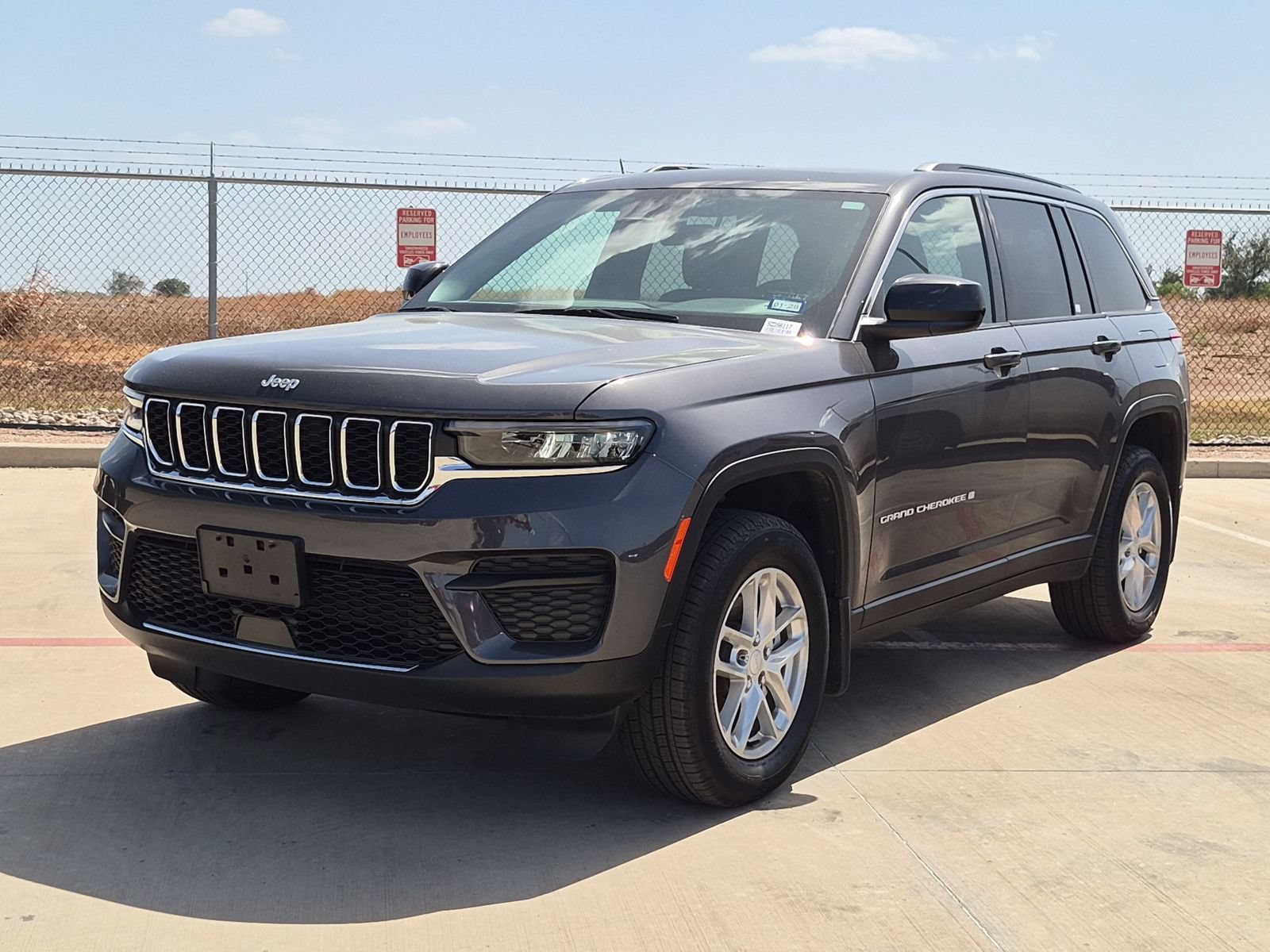 Used 2025 Jeep Grand Cherokee Laredo RWD image 7