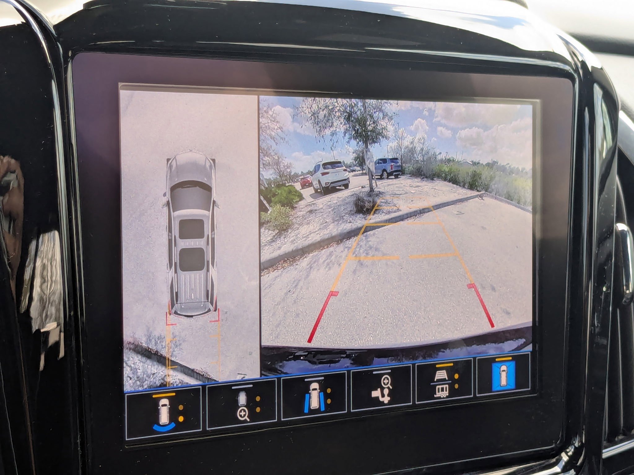 Used 2023 Chevrolet Traverse Premier image 24