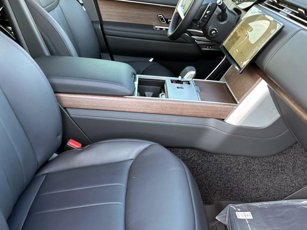 New 2025 Land Rover Range Rover SE AWD/4WD image 8