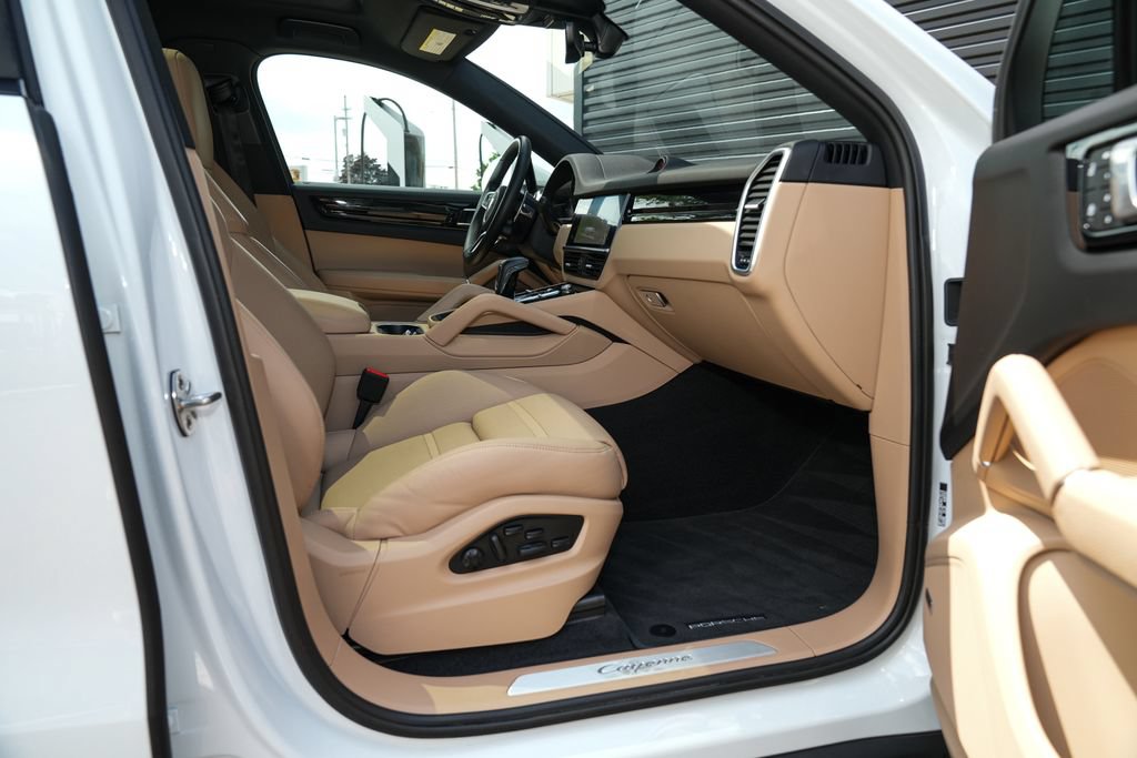 Certified 2022 Porsche Cayenne Coupe AWD/4WD image 35