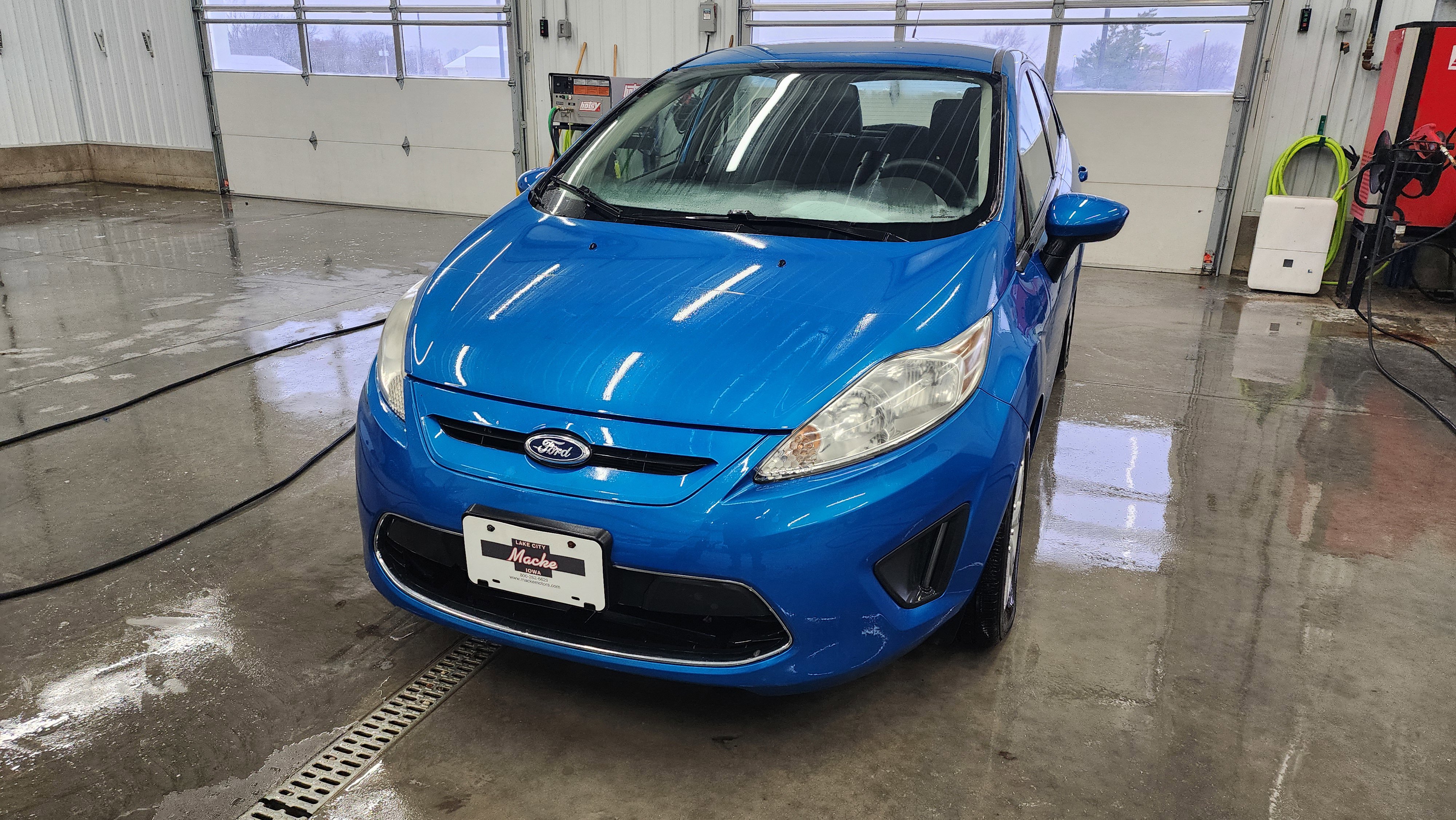 Used 2012 Ford Fiesta SE image 2
