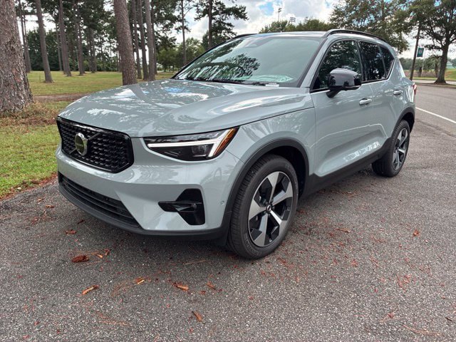 New 2026 Volvo XC40 B5 Plus w/ Protection Package Premier AWD/4WD image 9