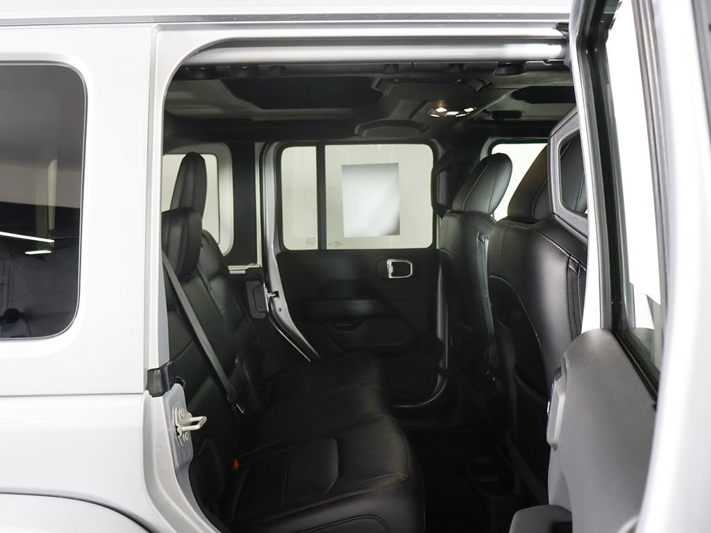 Used 2023 Jeep Wrangler Unlimited Sahara AWD/4WD image 28