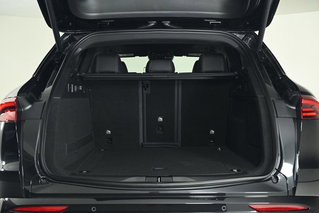 Used 2025 Maserati Grecale GT image 26