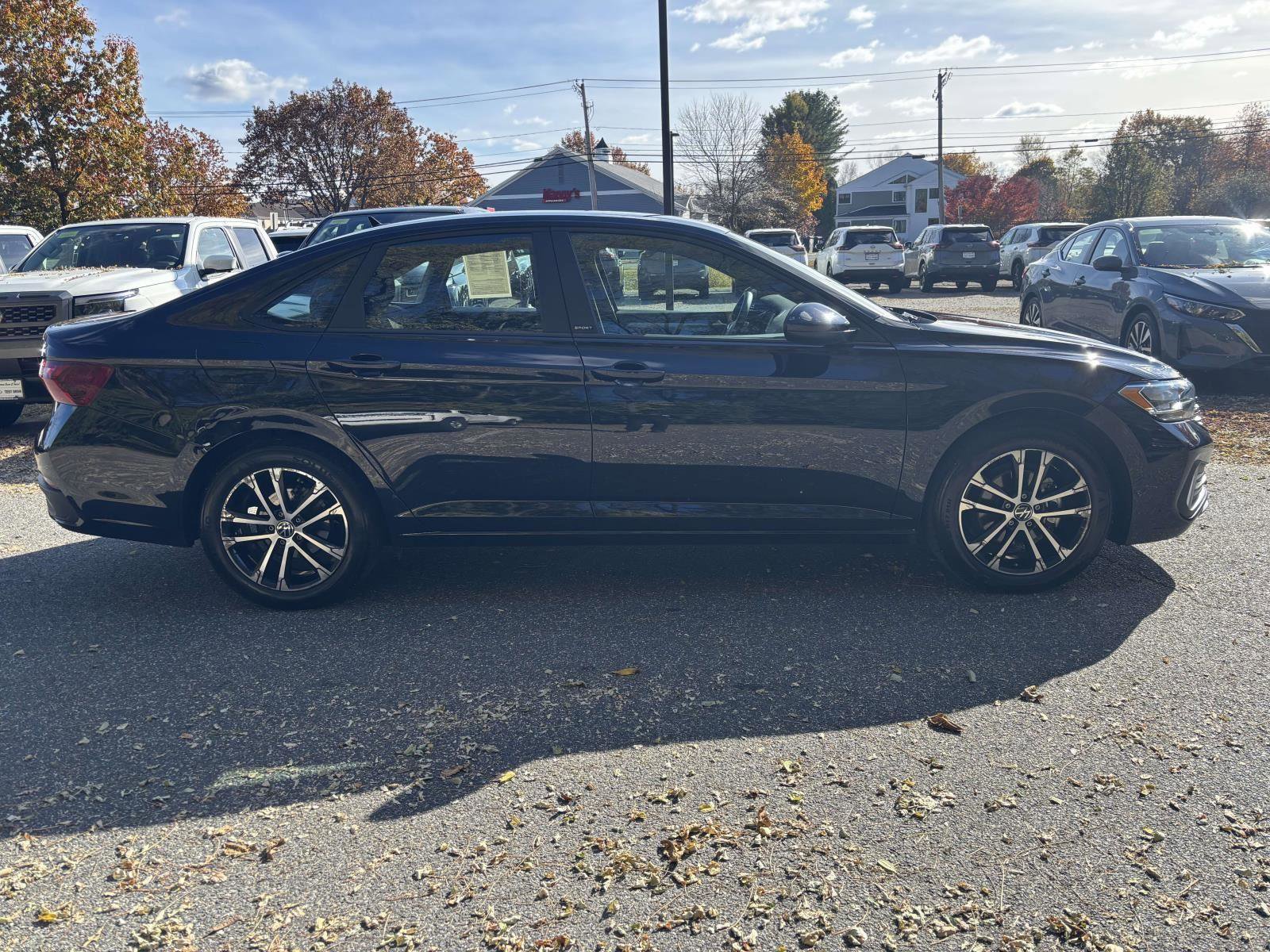 Used 2023 Volkswagen Jetta Sport image 4