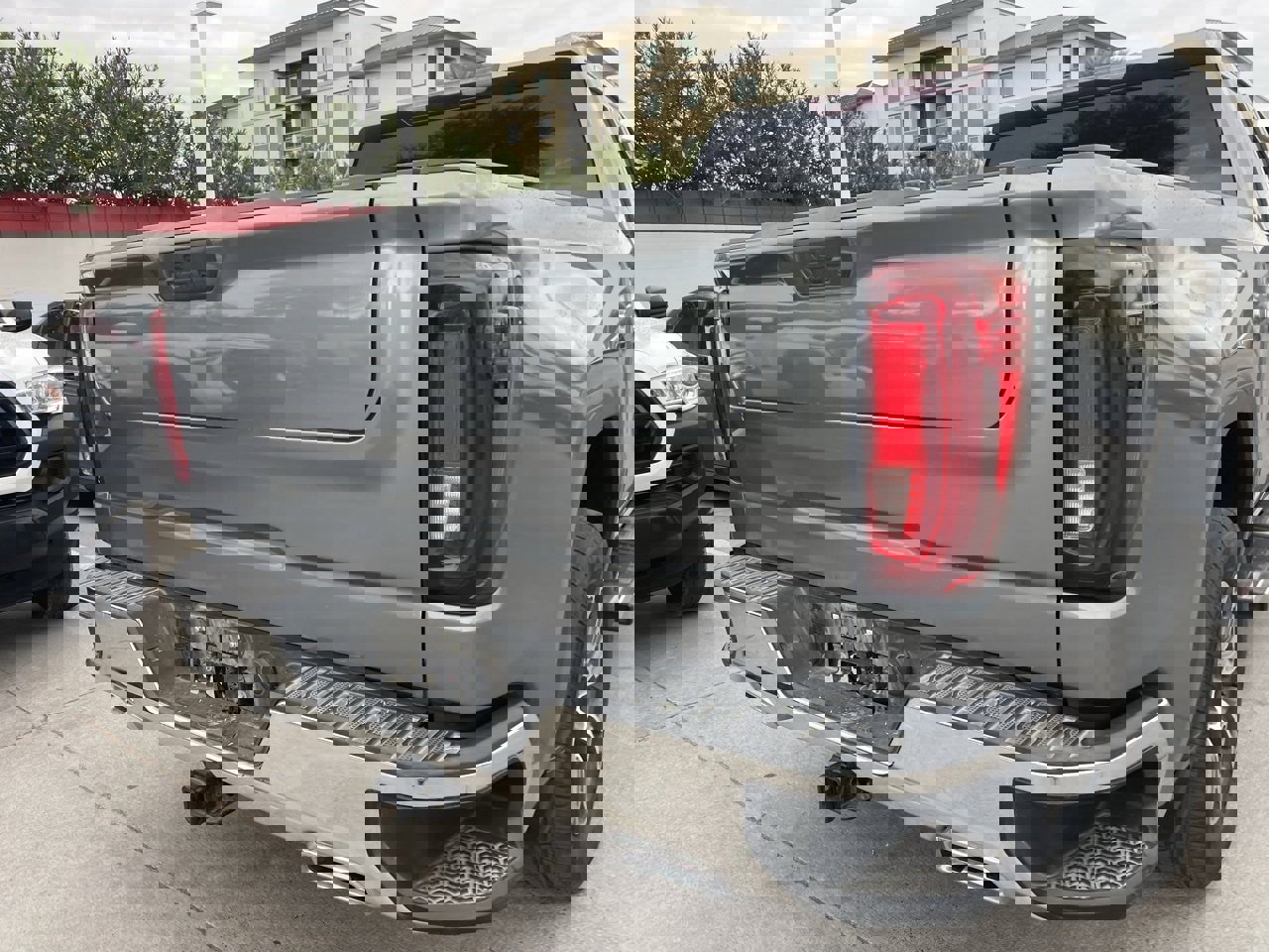 Used 2022 GMC Sierra 1500 SLT w/ X31 Off-Road Package image 4