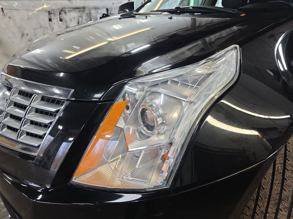 Used 2015 Cadillac SRX Luxury w/ Driver Awareness Package image 31