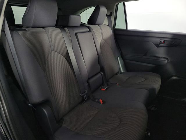 Used 2024 Toyota Highlander LE AWD/4WD image 17